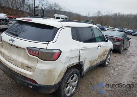 2019 Jeep Compass Latitude 4X4 z USA, uszkodzony, nr VIN 3C4NJDBB8KT703991